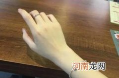 柔荑是不是指胸 柔荑指女子的什么地方