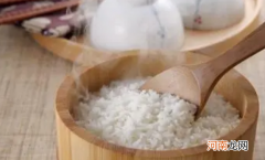 把饭泡在水里会怎样，好吃吗？