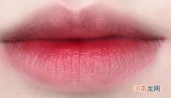 嘴唇为什么是红色的，为什么大家嘴唇颜色不一样？