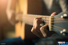 吉他怎么自学最快 吉他好学吗大概要多长时间
