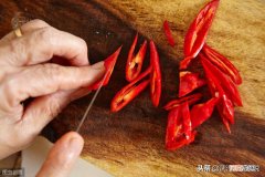 手被辣椒辣了怎么缓解灼烧感 手被辣椒辣了用什么方法解辣