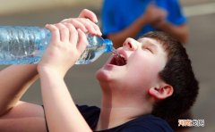 为什么总是嘴巴发干 口干是什么原因造成的怎么办