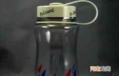 不能装开水/装开水对婴儿有害 聚碳酸酯水杯有毒吗，无毒