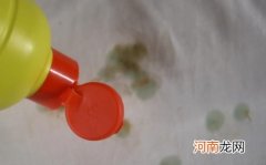 裤子上的油渍怎么洗掉