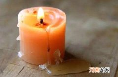 衣服上蜡烛油用风油精有效吗？衣服上沾什么能用风油精