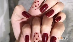 今年夏天最好看的九个指甲油颜色，你知道吗？