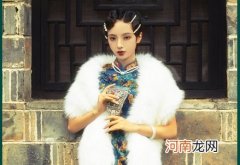 旗袍开叉在左边还是右边