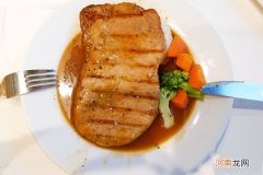 家庭牛排的简易做法有哪些？做家庭牛排时需要注意什么？