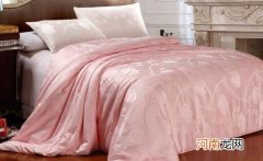 蚕丝被失去保暖性 蚕丝被用水洗了会怎样，蚕丝会缩成团