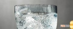水杯壁很多气泡能喝吗