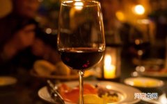 红酒不能和什么一起吃