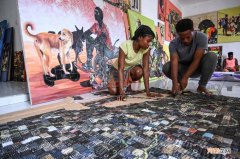 外代一线 烧毁手机键盘变身艺术品