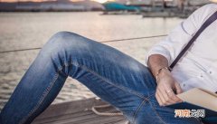 上楼梯和下楼梯哪个伤膝盖 下楼梯伤膝盖还是上楼梯