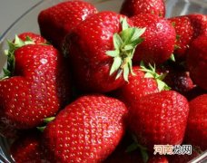 草莓不红但是很甜是为什么？草莓生吃好还是熟吃好