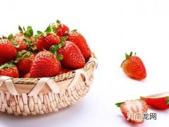 草莓有白色的霜吃了会怎么样？草莓表面有白霜用水烫下可以吃吗