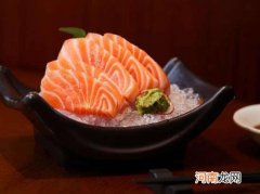 三文鱼怎么保持新鲜？没吃完的三文鱼冷藏还是冷冻