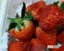 草莓红的不均匀还能吃吗？草莓又酸又硬怎么办