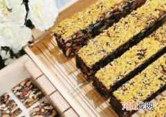 阿胶糕上面的花瓣是什么花？玫瑰花氧化了可以做阿胶糕吗