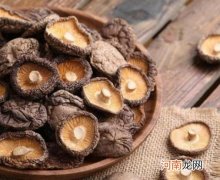 香菇是晾干的还是晒干的？香菇黑了没发霉还能吃吗