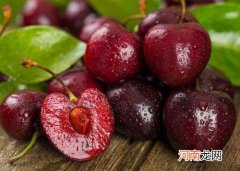 车厘子的梗黑了是放的时间长了吗？车厘子旁边又长出一个小的能吃吗