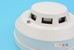 烟雾报警器消音键在哪里？如何让烟感器失效