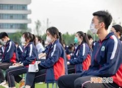 高考送考家长一定要穿旗袍吗？高考要不要去寺庙为孩子祈福