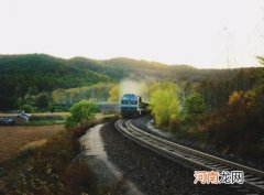 火车上的开水亮绿色是不是没有开？火车上开水干净吗