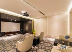 私人影院按小时收费还是按人收费？私人影院是自己选电影吗