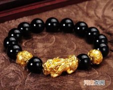 女人带貔貅有什么讲究？金貔貅前后各一颗金珠有什么说法