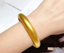 50克实心黄金手镯容易变形吗？今年最火的黄金手镯是什么样子的