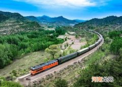 火车票软卧改签硬卧会退差价吗？火车软卧上铺可以充电吗