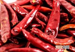 辣椒疯长不结果怎么办？辣椒施草木灰好不好