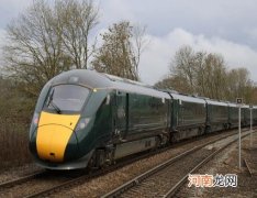 软卧改签硬卧收不收手续费？火车卧铺里充电口多吗