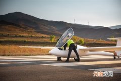 奇瑞发动机够狠！星途凌云拖无动力飞机 成功将其送上天