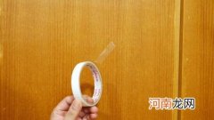 双面胶和透明胶痕迹去除小妙招 泡沫双面胶粘在门上怎么去除