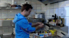 炒完菜煤气罐先关火还是先关阀门