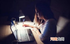 女子熬夜追剧数日后短暂失明怎么回事