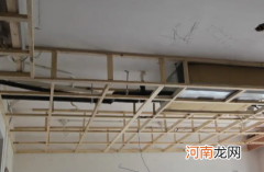 吊顶是木工做吗