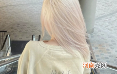 蛋白矫正洗完头炸毛了怎么办