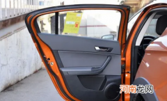 汽车车门撞变形了要走保险吗