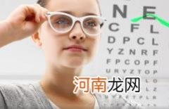 近视族玩手机可摘下眼镜吗