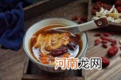炖鱼胶要放什么材料比较好