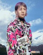 大胆挑战“紫色短发”造型，又美又飒太惊艳 戚薇短发