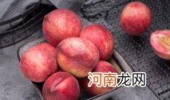 吃血桃要削皮吗