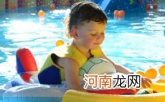 去水上乐园晒黑了可以喝柠檬水嘛