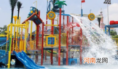 水上乐园光脚还是穿鞋