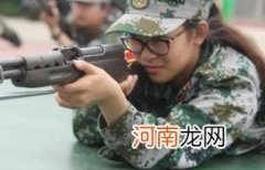 高中军训能不能留长发