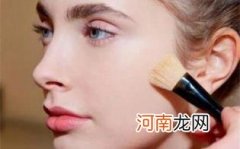 脸上浮粉是什么原因引起的