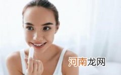 敷完唇膜后需要护理