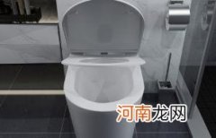 男生上大号马桶圈要掀起来吗